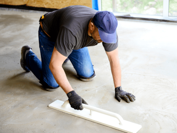 Preparing the surface to apply Cream polish on concrete floor